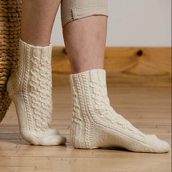 SO Pattern: Double Cable Socks for Spinners