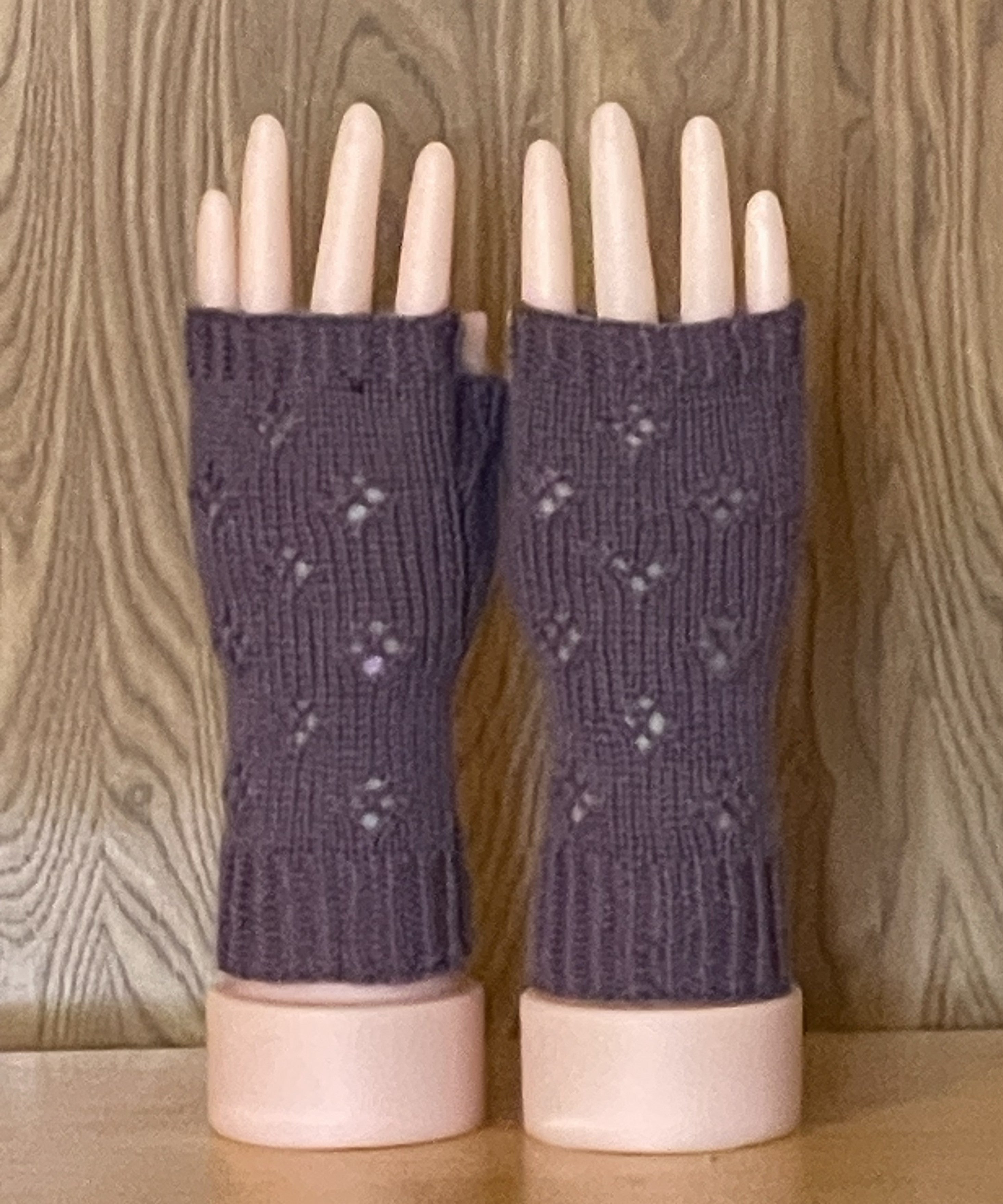 Fingerless Mitts: Plum